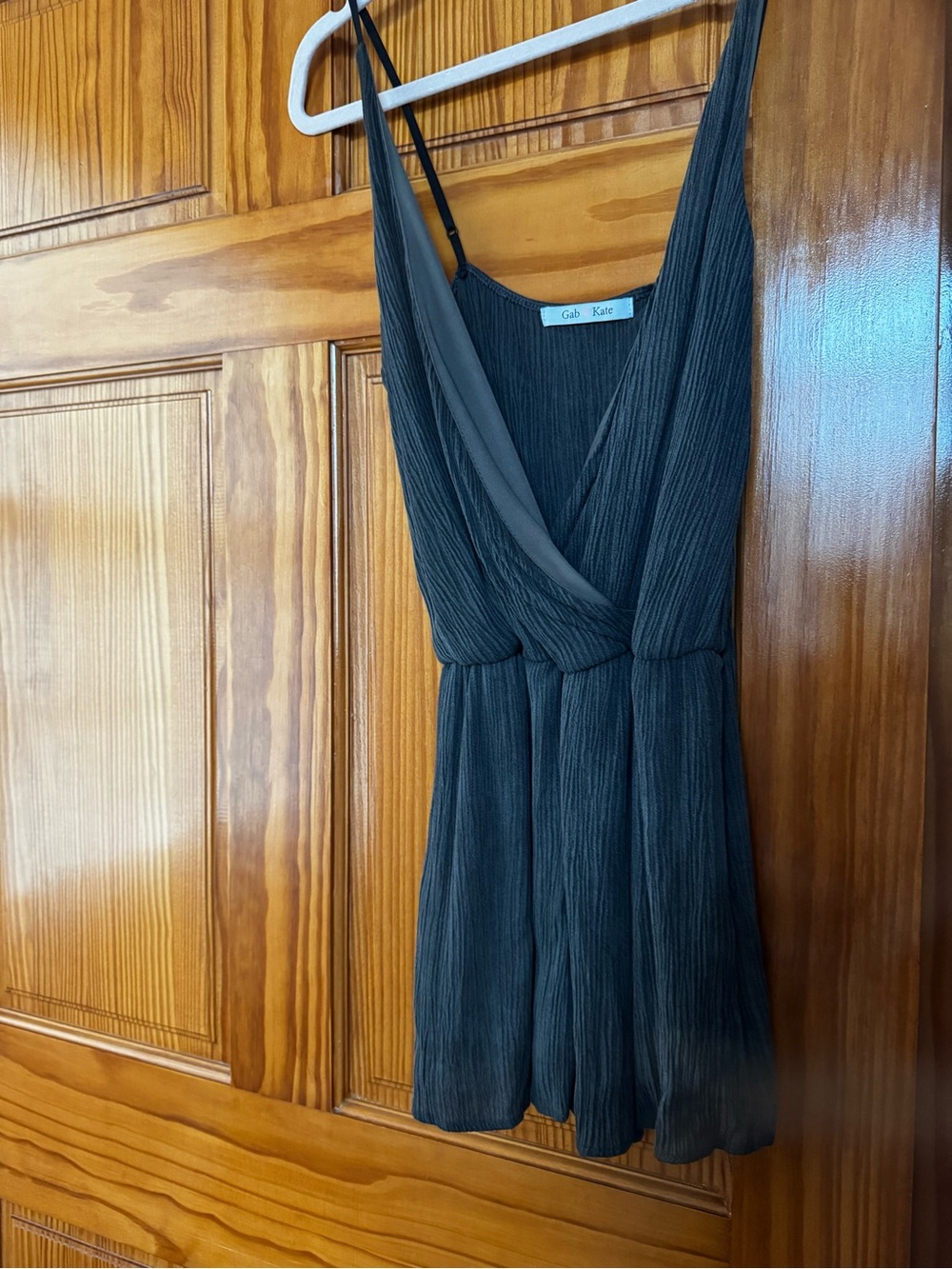 Black Sleeveless V-Neck Pleated Mini romper